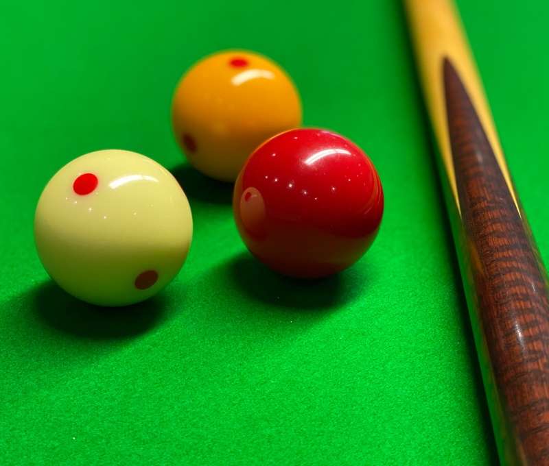 Billiard balls and cue