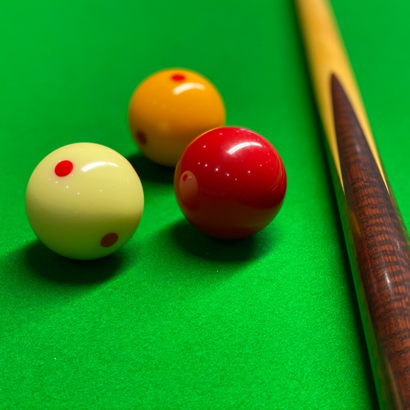 Billiard balls and cue