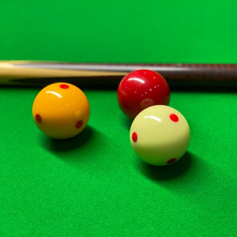 Billiard balls and cue